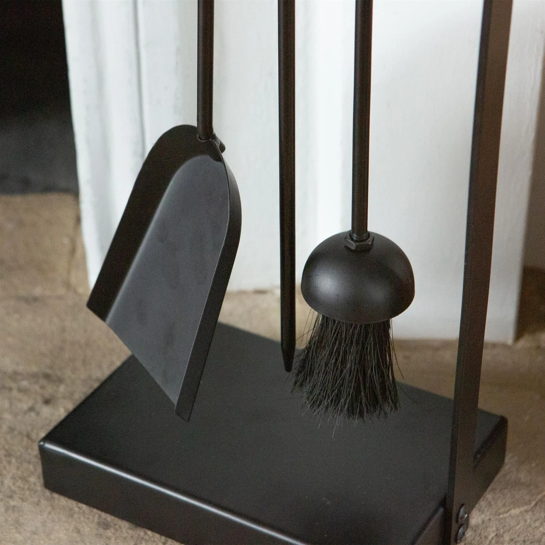 4pc Black 'Goodwood' Fireside Companion Set - By Hammer & Tongs