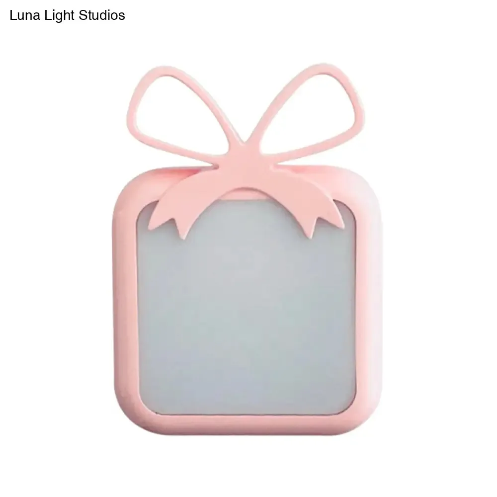 Children's Light-Sensing Night Light - Gift-Shape Blue/Pink Plug-in LED Wall Lamp for Bedroom