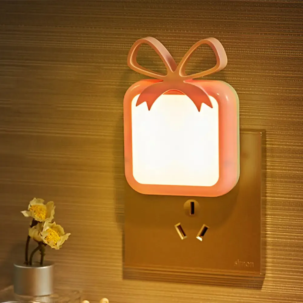 Children's Light-Sensing Night Light - Gift-Shape Blue/Pink Plug-in LED Wall Lamp for Bedroom