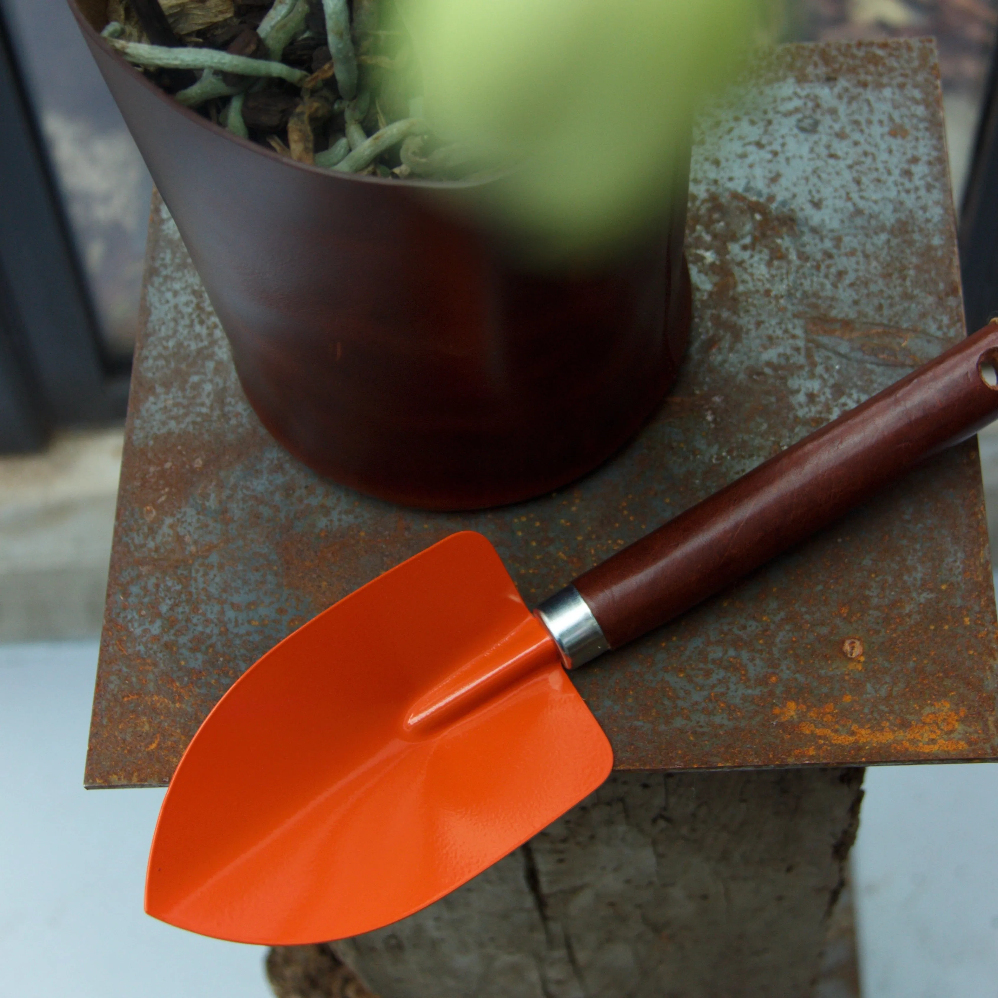 Leather Garden Shovel - Chic Gardening Gift